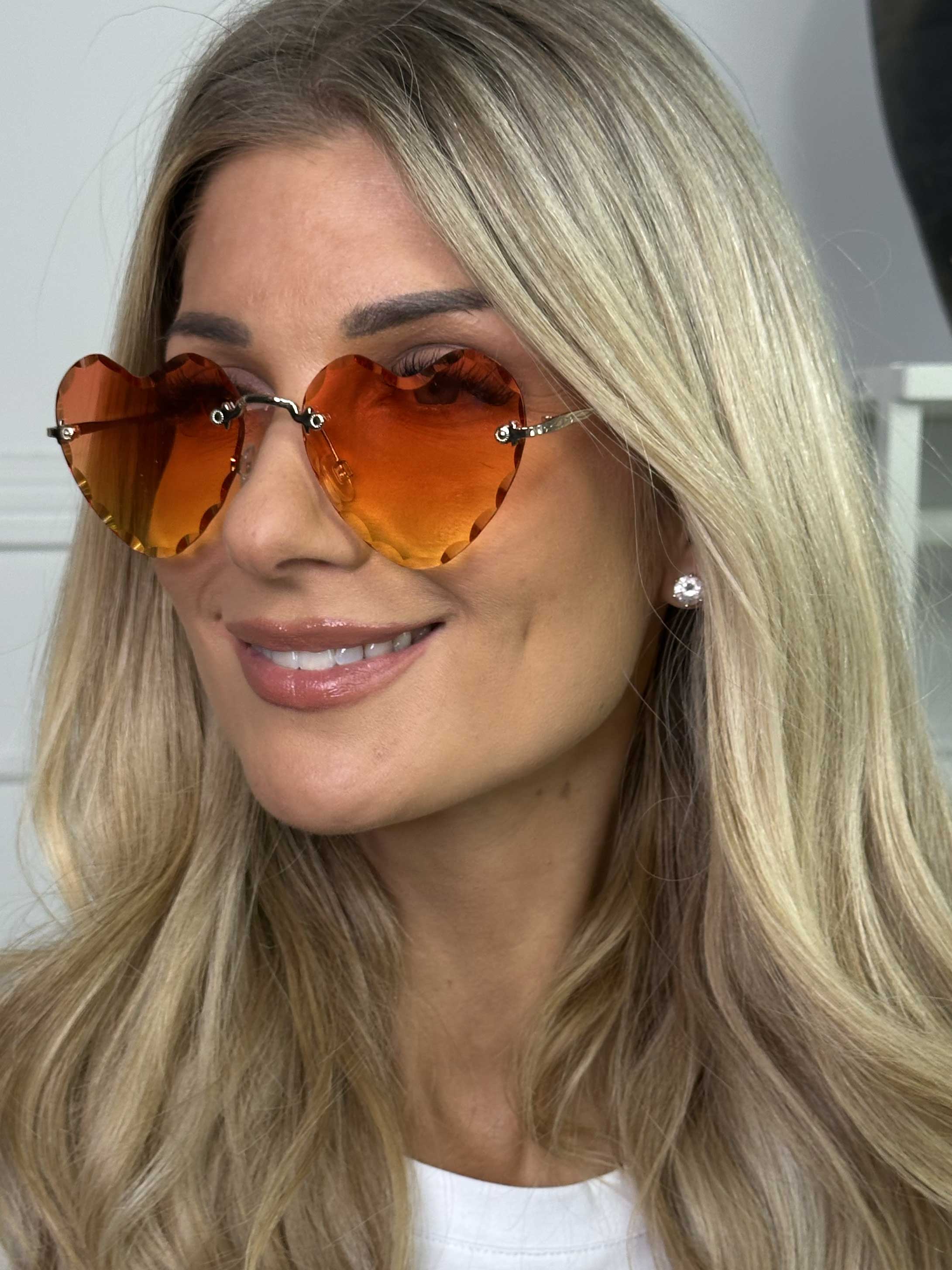 Emmas - Solbriller med hjerteformet farvet glas